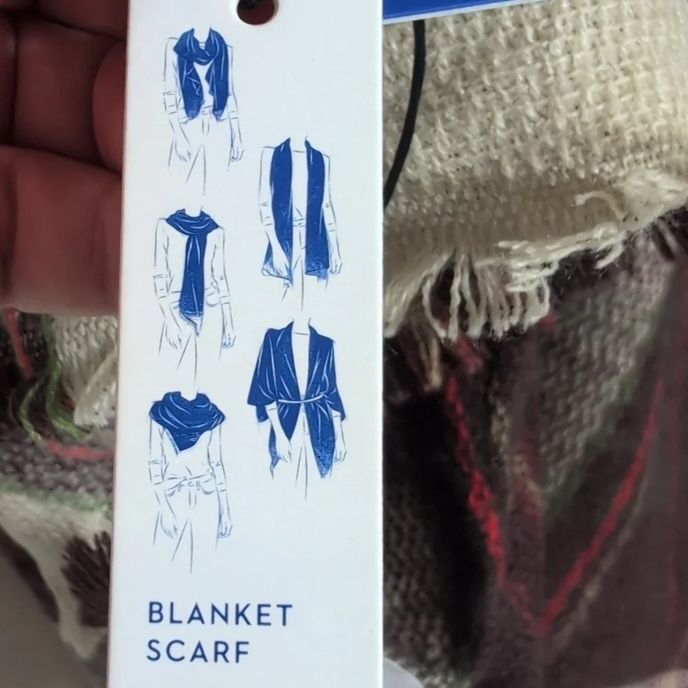 APT.9 Large Scarf Perfect For Fall Season